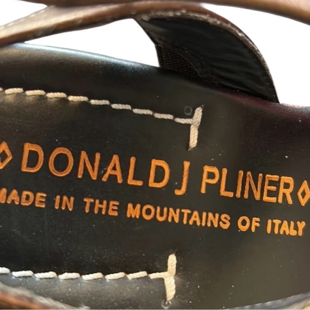 Donald J. Pliner Vage T-Strap Wedge Sandals in Bronze Leather 8N - Picture 8 of 8